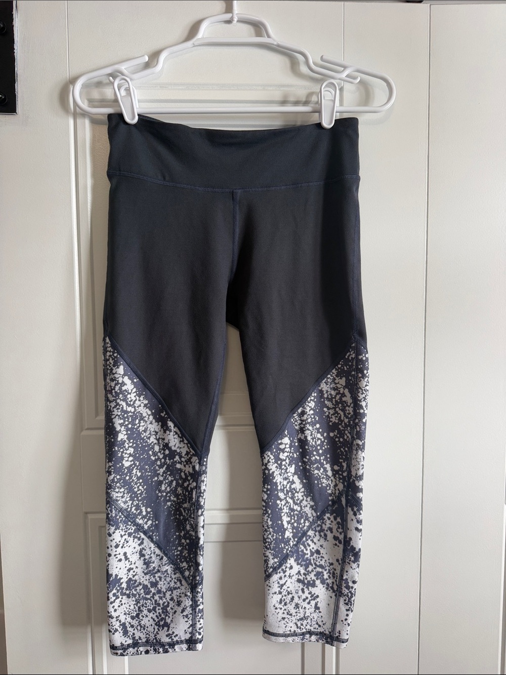 Fabletics Black and White Speckled Ankle Capri Leggings